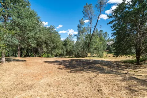Exterior - 13477 Tierra Heights Rd, Redding, CA 96003 photo 16 of 17