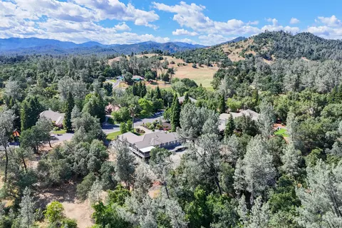 View/Area - 13477 Tierra Heights Rd, Redding, CA 96003 photo 2 of 23
