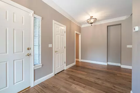 Entry Way - 13477 Tierra Heights Rd, Redding, CA 96003 photo 2 of 4