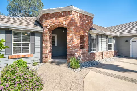 Exterior - 13477 Tierra Heights Rd, Redding, CA 96003 photo 4 of 17