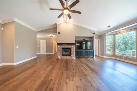Living - 13477 Tierra Heights Rd, Redding, CA 96003 photo 3 of 6