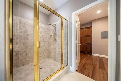 Bath - 13477 Tierra Heights Rd, Redding, CA 96003 photo 3 of 9