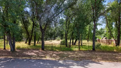 2375 Marilyn Ave, Redding, CA 96002 photo 2