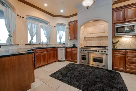 Kitchen - 4684 Oak Glen Dr, Redding, CA 96001 photo 2 of 2