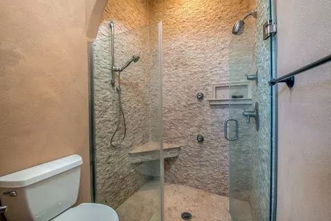Bath - 4684 Oak Glen Dr, Redding, CA 96001 photo 3 of 3