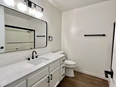 Bath - 1808 Del Mar Ave, Redding, CA 96003 photo 2 of 2
