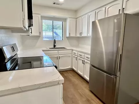 Kitchen - 1808 Del Mar Ave, Redding, CA 96003 photo 3 of 3