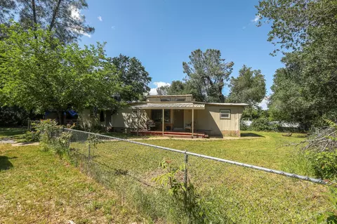 17850 Peterson Ln, Redding, CA 96003