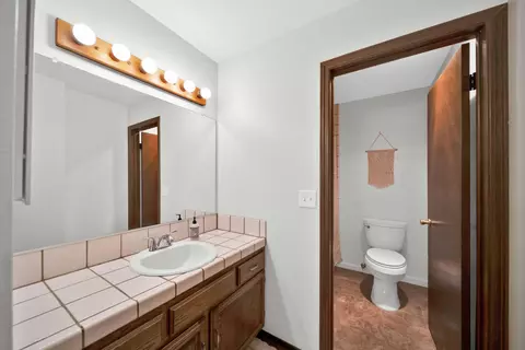 Bath - 249 Ridgetop Dr #239, Redding, CA 96003 photo 1 of 2