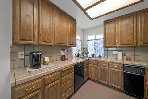 Kitchen - 249 Ridgetop Dr #239, Redding, CA 96003 photo 2 of 3