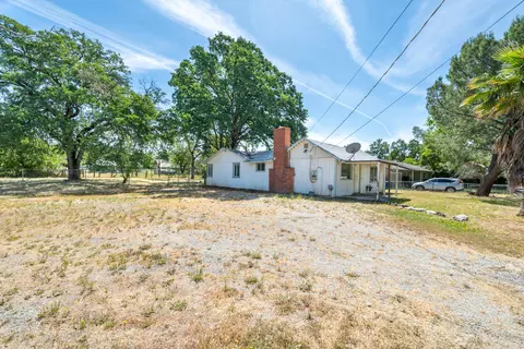 Exterior - 2631 Irwin Rd, Redding, CA 96002 photo 1 of 8