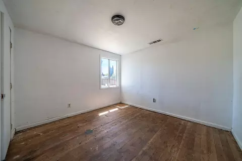 Bedroom - 2631 Irwin Rd, Redding, CA 96002 photo 2 of 4