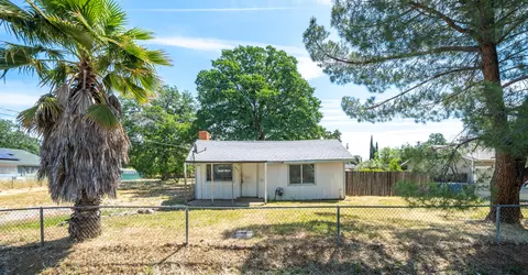 2631 Irwin Rd, Redding, CA 96002