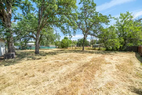 Exterior - 2631 Irwin Rd, Redding, CA 96002 photo 8 of 8