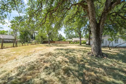 Exterior - 2631 Irwin Rd, Redding, CA 96002 photo 6 of 8
