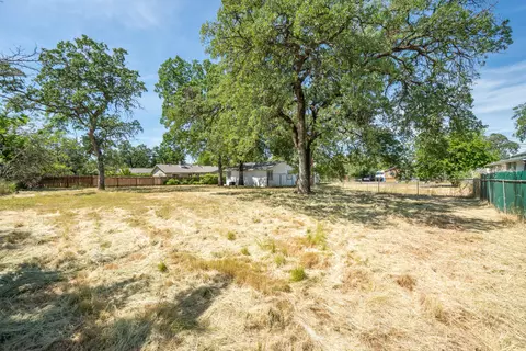 Exterior - 2631 Irwin Rd, Redding, CA 96002 photo 5 of 8