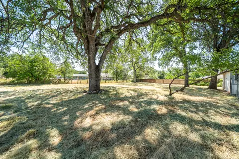 Exterior - 2631 Irwin Rd, Redding, CA 96002 photo 4 of 8