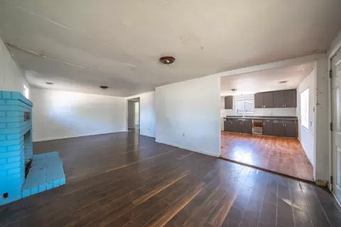 Living - 2631 Irwin Rd, Redding, CA 96002 photo 2 of 4