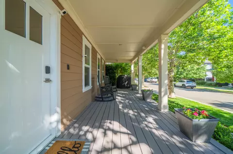 Exterior - 876 Kite Ln, Redding, CA 96001 photo 3 of 9