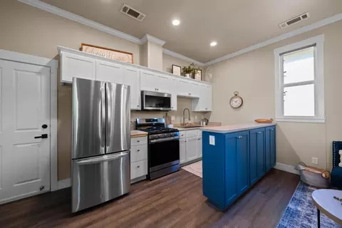 Kitchen - 876 Kite Ln, Redding, CA 96001 photo 1 of 3