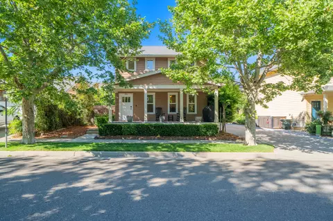 Exterior - 876 Kite Ln, Redding, CA 96001 photo 9 of 9
