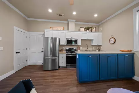 Kitchen - 876 Kite Ln, Redding, CA 96001 photo 2 of 3