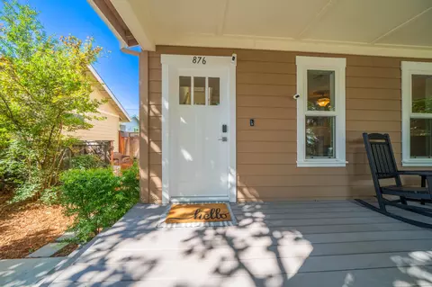 Exterior - 876 Kite Ln, Redding, CA 96001 photo 4 of 9