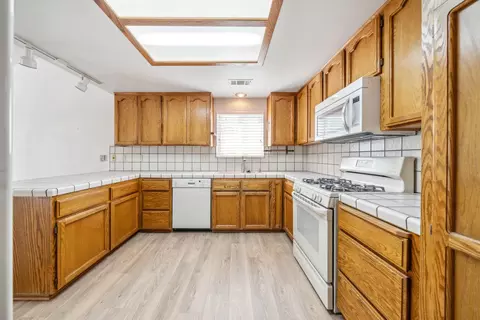 Kitchen - 265 River Park Dr, Redding, CA 96003 photo 1 of 1