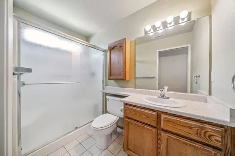 Bath - 265 River Park Dr, Redding, CA 96003 photo 2 of 2