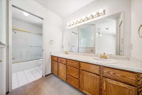 Bath - 265 River Park Dr, Redding, CA 96003 photo 1 of 2