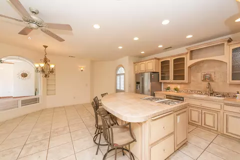 Kitchen - 2759 Lake Redding Dr, Redding, CA 96003 photo 9 of 11