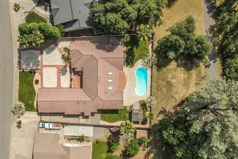 View/Area - 2759 Lake Redding Dr, Redding, CA 96003 photo 2 of 8