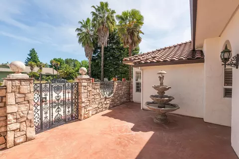 Exterior - 2759 Lake Redding Dr, Redding, CA 96003 photo 4 of 15