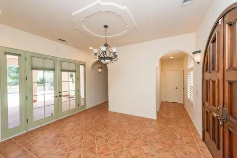 Entry Way - 2759 Lake Redding Dr, Redding, CA 96003 photo 3 of 6