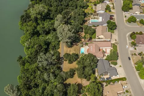 View/Area - 2759 Lake Redding Dr, Redding, CA 96003 photo 8 of 8