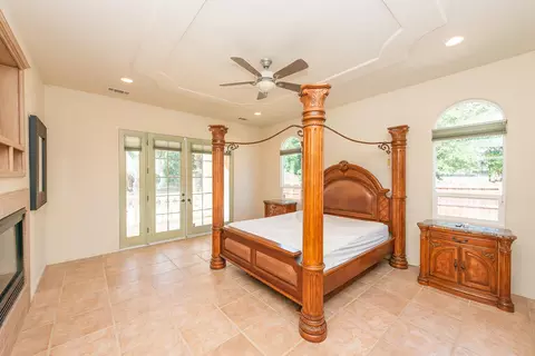 Bedroom - 2759 Lake Redding Dr, Redding, CA 96003 photo 1 of 7