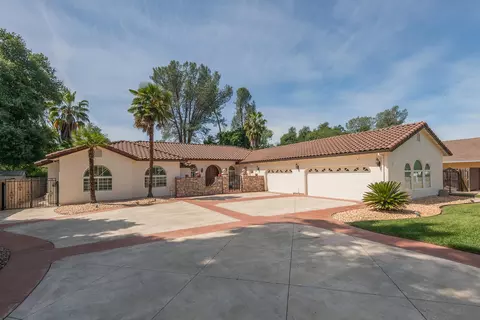 Exterior - 2759 Lake Redding Dr, Redding, CA 96003 photo 1 of 15