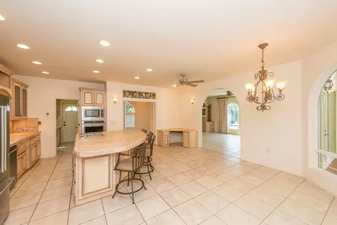 Kitchen - 2759 Lake Redding Dr, Redding, CA 96003 photo 11 of 11