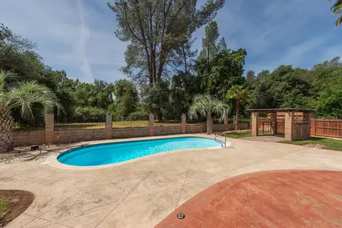 Exterior - 2759 Lake Redding Dr, Redding, CA 96003 photo 12 of 15