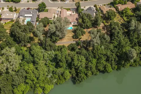 View/Area - 2759 Lake Redding Dr, Redding, CA 96003 photo 7 of 8