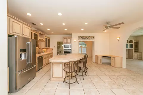 Kitchen - 2759 Lake Redding Dr, Redding, CA 96003 photo 2 of 11