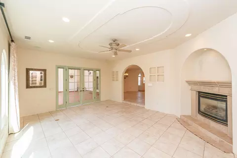 Living - 2759 Lake Redding Dr, Redding, CA 96003 photo 4 of 6