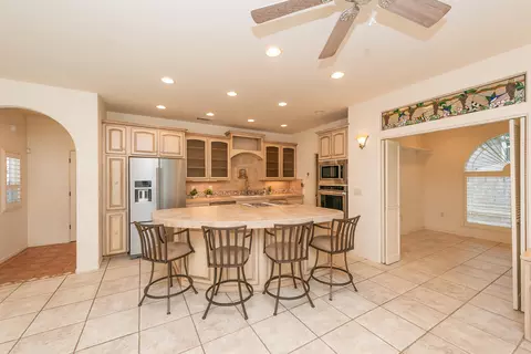 Kitchen - 2759 Lake Redding Dr, Redding, CA 96003 photo 10 of 11
