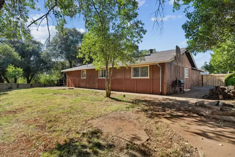 Exterior - 2151 Wilson Ave, Redding, CA 96002 photo 2 of 7