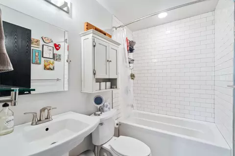 Bath - 2151 Wilson Ave, Redding, CA 96002 photo 1 of 3