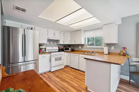 Kitchen - 2151 Wilson Ave, Redding, CA 96002 photo 2 of 3