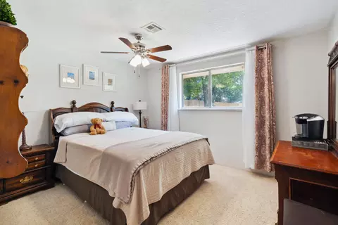 Bedroom - 2151 Wilson Ave, Redding, CA 96002 photo 3 of 4