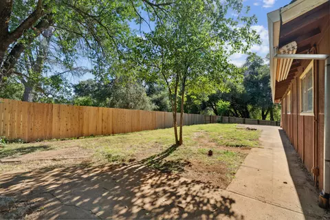 Exterior - 2151 Wilson Ave, Redding, CA 96002 photo 3 of 7