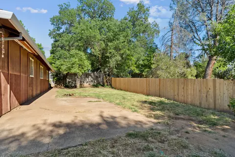 Exterior - 2151 Wilson Ave, Redding, CA 96002 photo 4 of 7