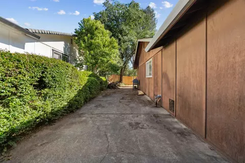 Exterior - 2151 Wilson Ave, Redding, CA 96002 photo 7 of 7